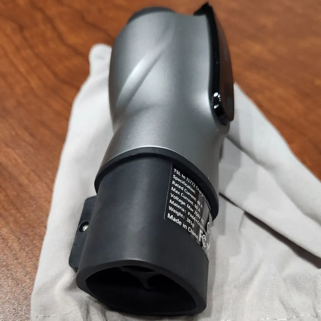 adaptateur-NACS-Tesla-vers-J1772-02.webp